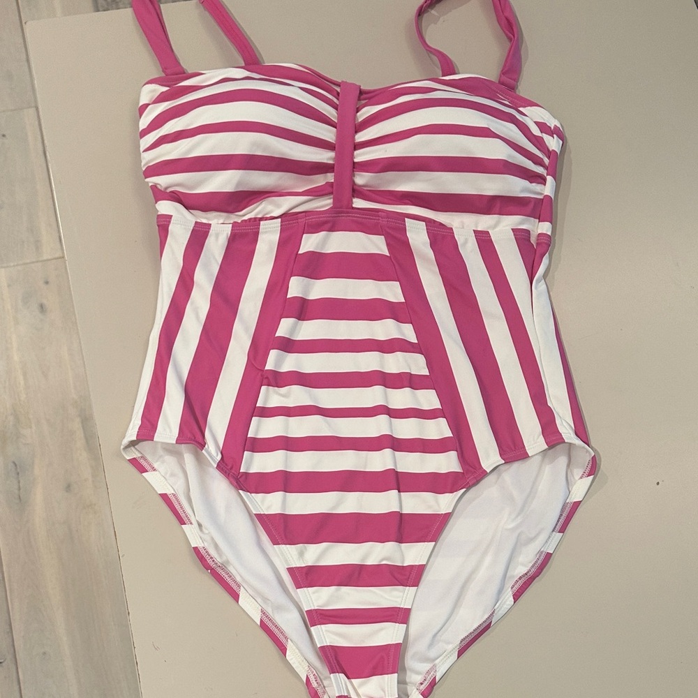 New Coco Reef Pink White Women's Strapless Slimming One Piece Bathing Suit Swim